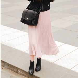 Aritzia Jude Pleated Light Pink Skirt